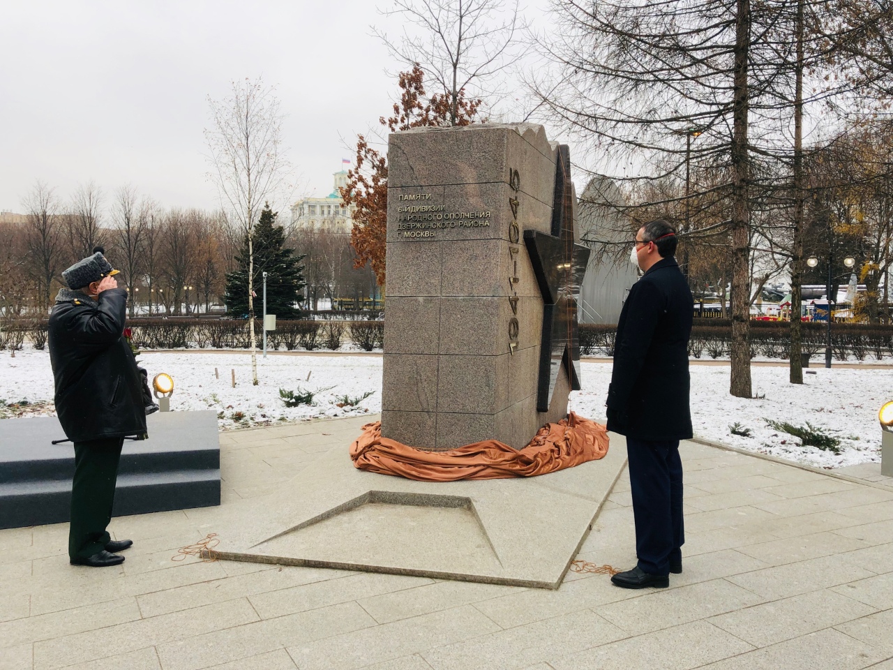 День памяти народного ополчения. Памятный знак 6-й дивизии народного ополчения. Памятник 6 дивизии народного ополчения Москвы. Памятник 6 дивизии народного ополчения в Екатерининском парке. Памятник дивизиям народного ополчения монумент.