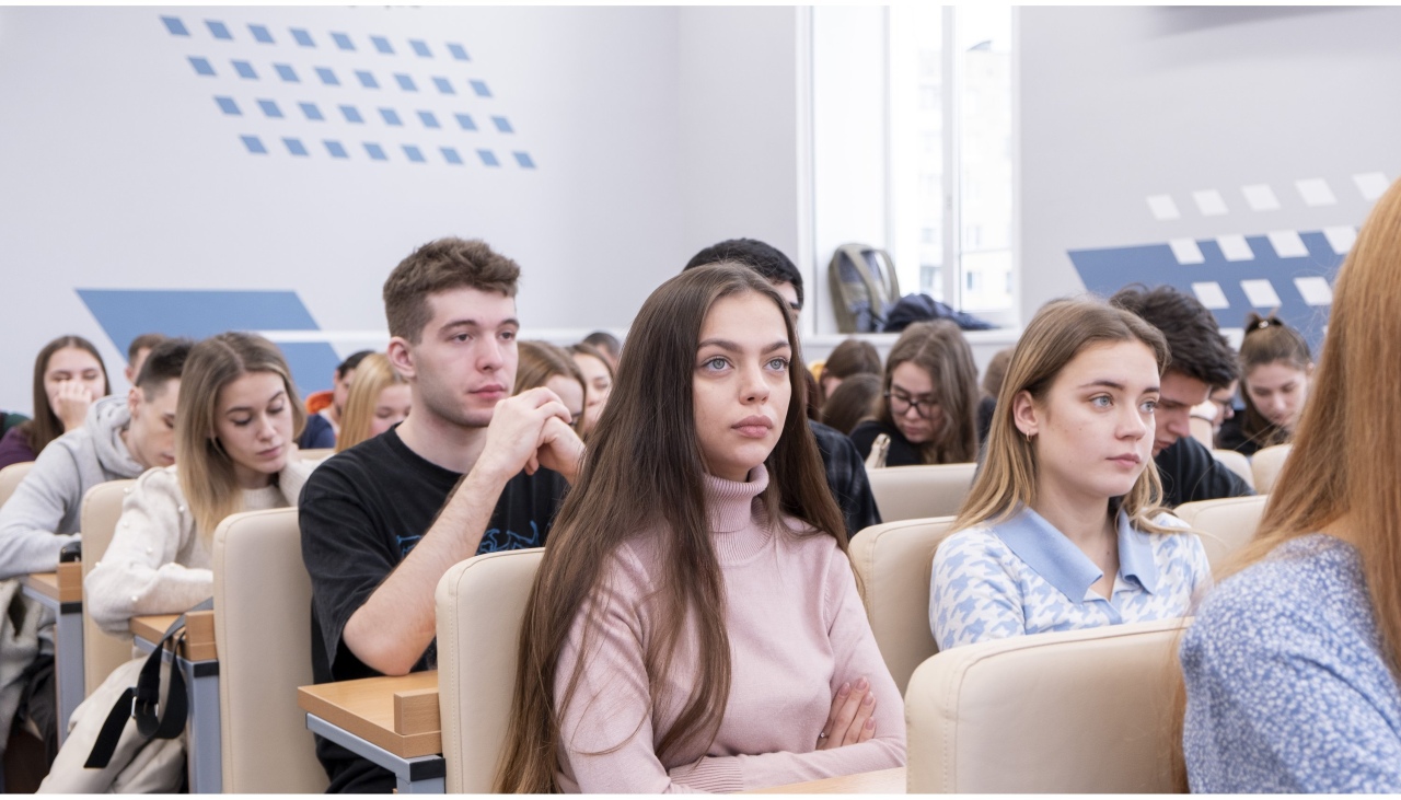 Рут сотрудники. Студенты рут МИИТ. Московская молодежь. Дом молодежи рут МИИТ. Авт рут МИИТ.