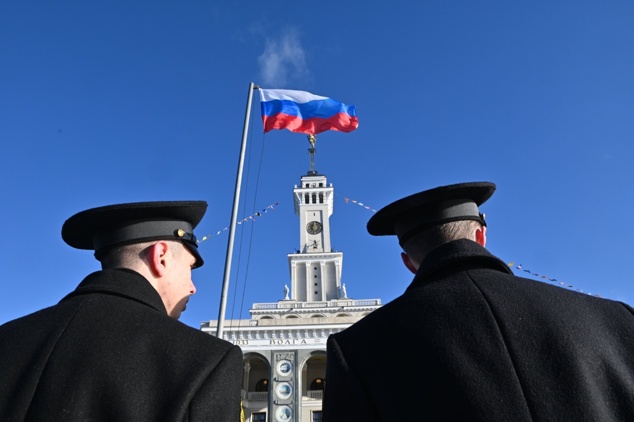 Закрытие речной навигации. Опущен шпиль на Северном речном вокзале конец навигации.