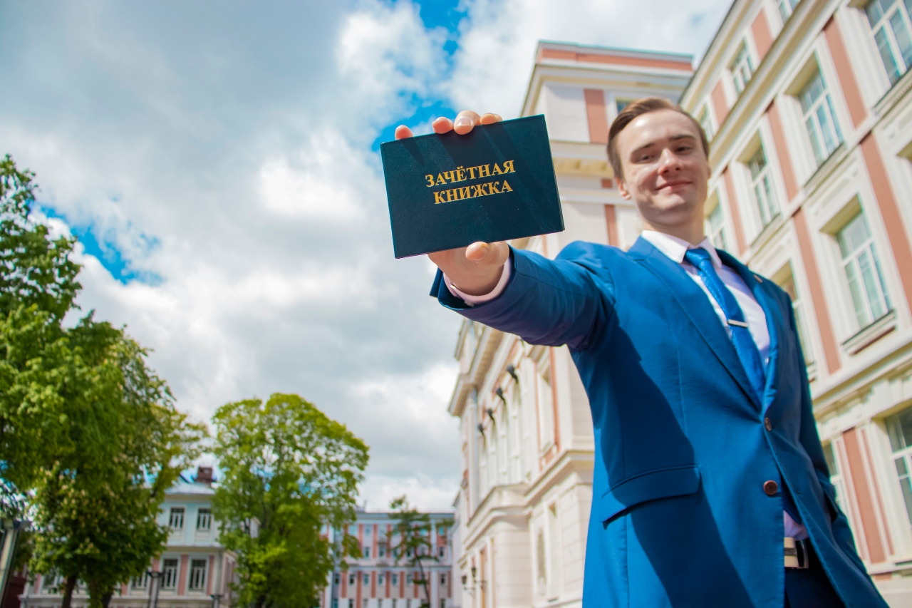 Moscow university перевод. Российский университет транспорта МИИТ. Рут МИИТ вуз. Студенты рут МИИТ. МИИТ территория.